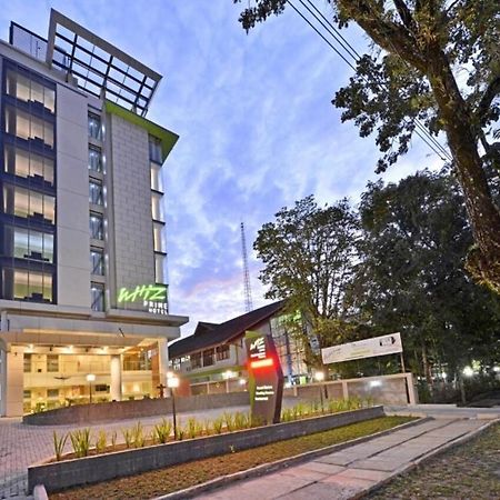 Whiz Prime Hotel Khatib Sulaiman Padang Exterior foto