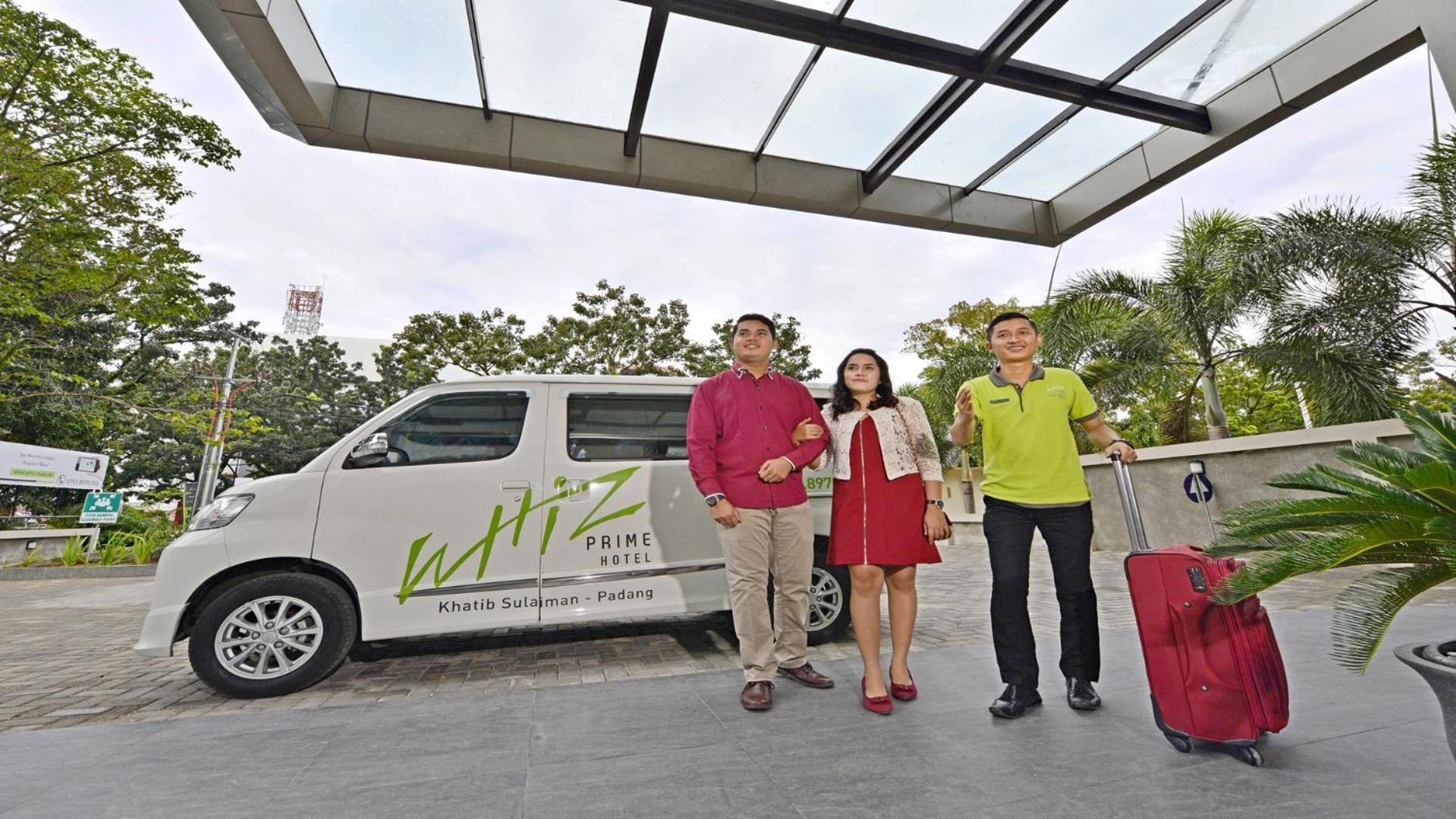 Whiz Prime Hotel Khatib Sulaiman Padang Exterior foto