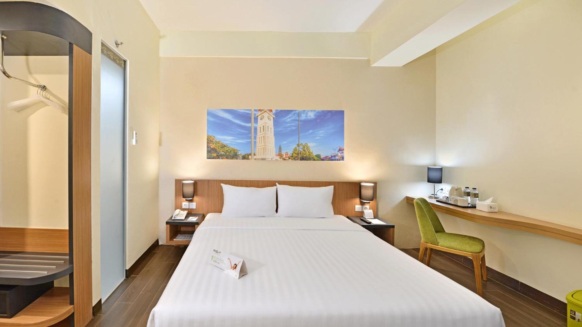 Whiz Prime Hotel Khatib Sulaiman Padang Exterior foto
