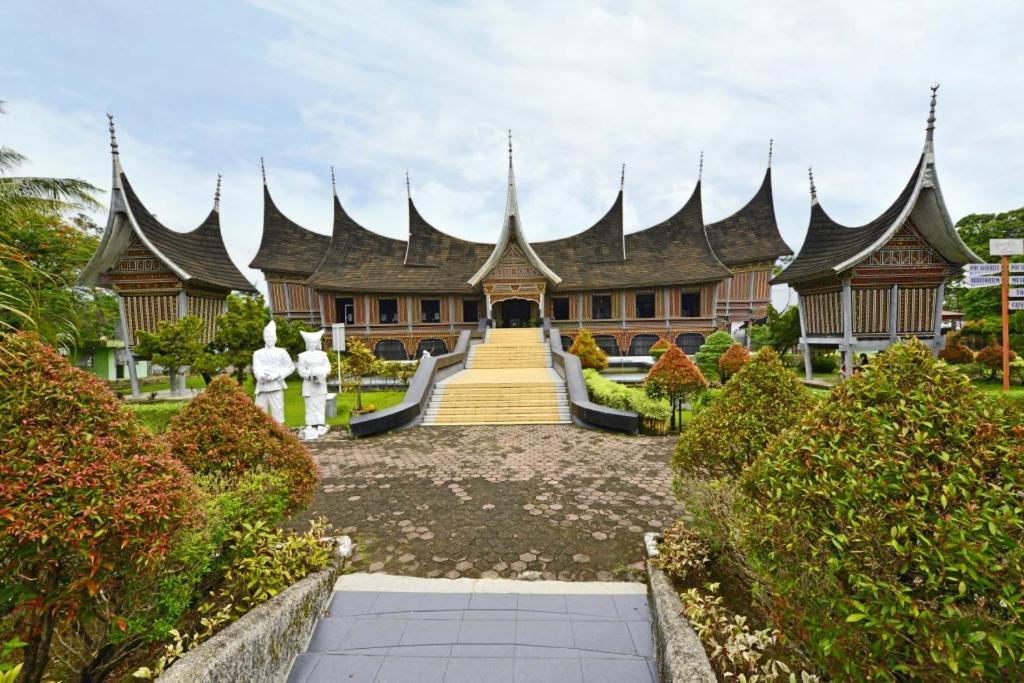 Whiz Prime Hotel Khatib Sulaiman Padang Padang  Exterior foto